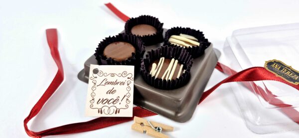 Caixa com 04 Bombons Ao Leite